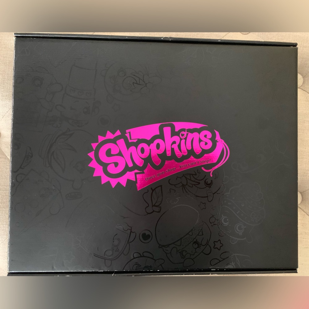 Shopkins exclusive black mystery box- never played with